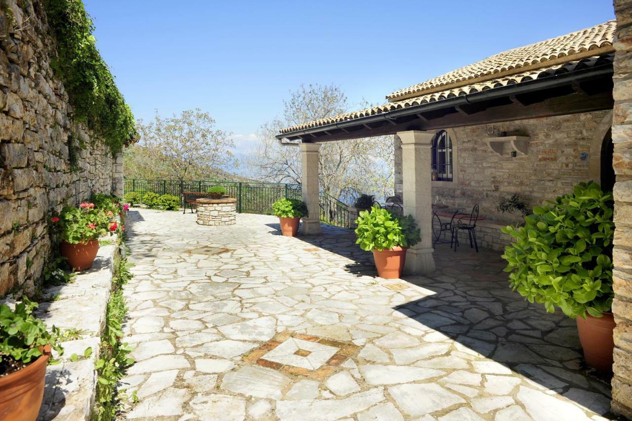 Villa Thresher's House *